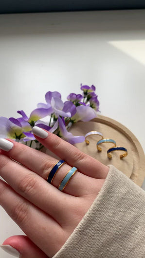 Inspired by Artemis, goddess of vegetation and childbirth, these inexpensive rings are stylish and minimalistic in style. These statement gold rings are enamelled with a high-quality deep navy which fits perfectly with current fashion jewellery trends. These rings are the perfect gift for yourself, a girlfriend or a loved one.